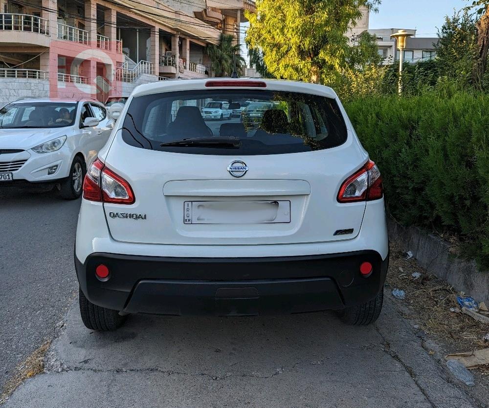 نيسان قاشقاي